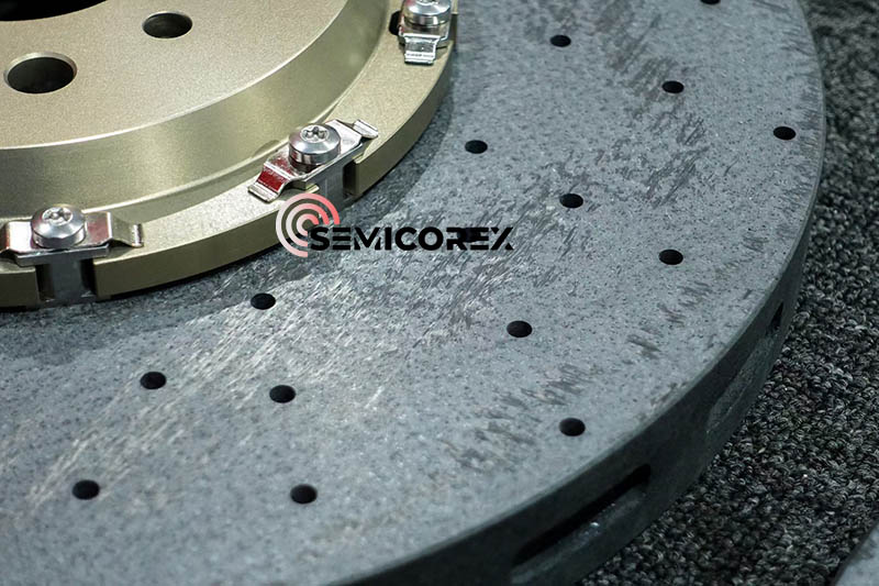 Analysis carbonis-ceramic composita systemata braking